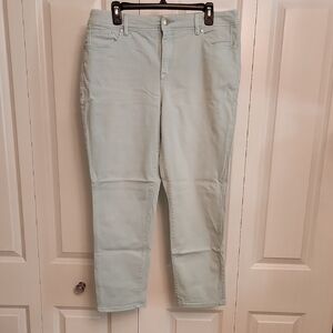Chico's size 2 (L/12) Soft Mint Ankle Stretch Jeans